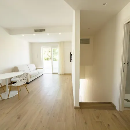 Twinsandbi A アパート