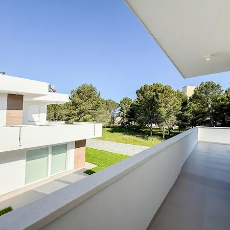 Twinsandbi A アパート