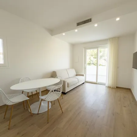 Twinsandbi A アパート *